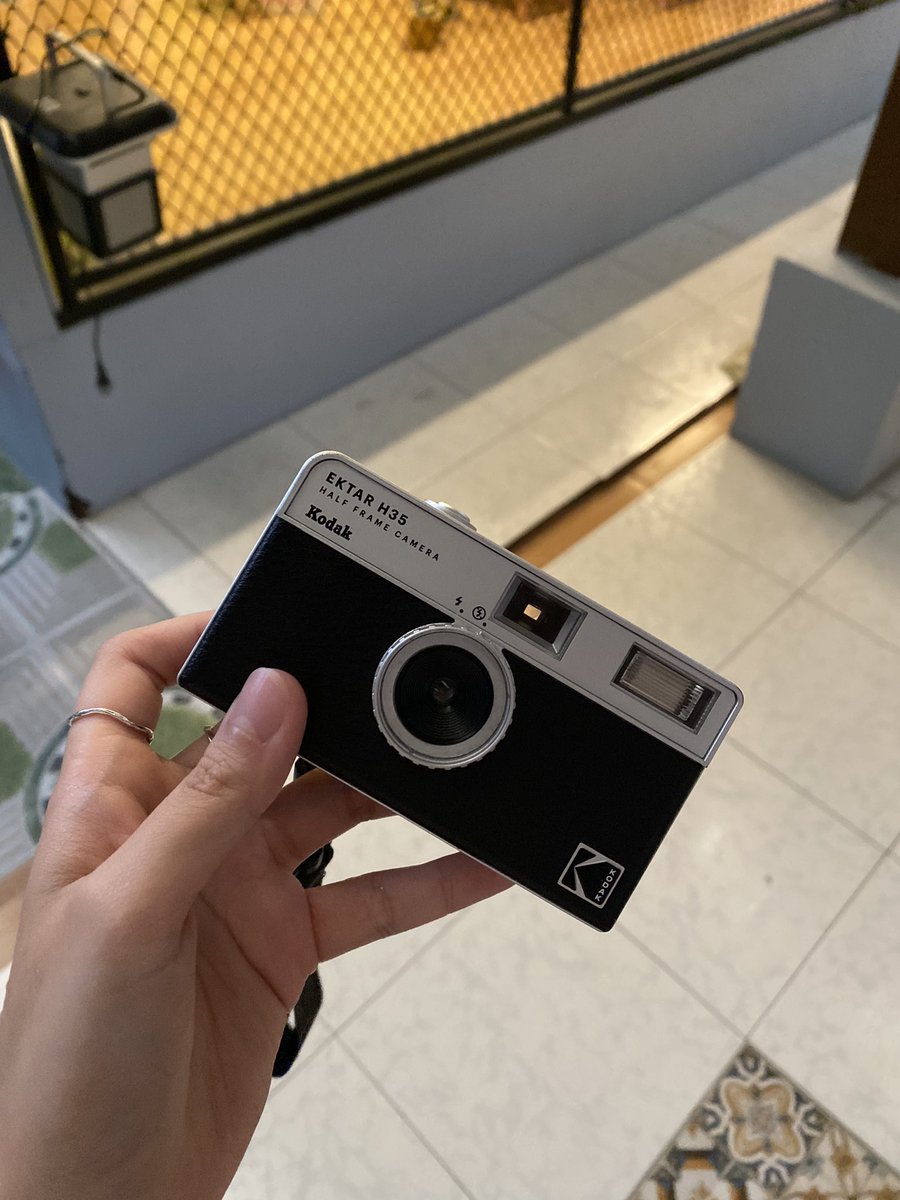 27dec__'s tweet image. ขอไปล้างฟิล์มก่อนนะคะ 🥹📸
ไบ๊น่ารักมาก ๆ น่ารักกับแฟนคลับมาก ๆ ไม่เสียใจเลยที่ได้รัก จนตอนนี้ไบ๊ 28 ขวบแล้วก็ยังรักเหมือนเดิม 🤍

#HappyBRIGHTDay
#BRIGHT28Birthday
#bbrightvc