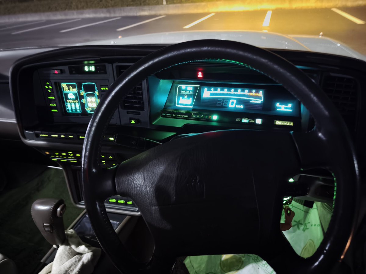 V8クラウンがエアサス修理、板金作業を終え復活しました。