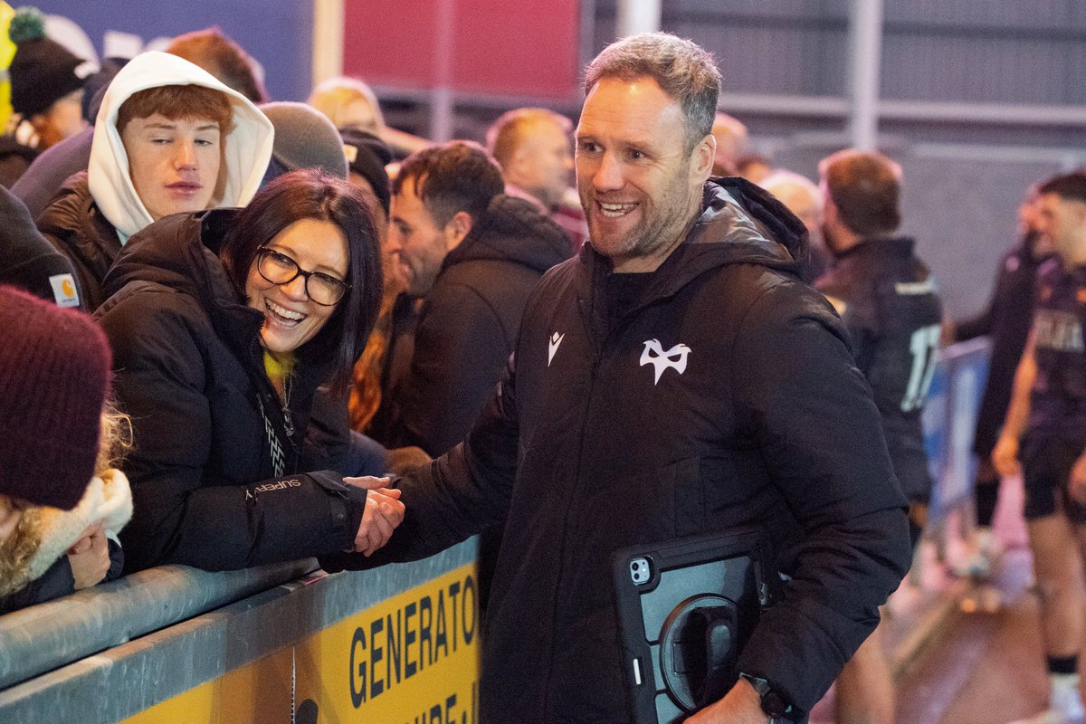 ospreys's tweet image. Winners are grinners 😁

Thanks so much for the travelling support. We heard you! 🖤

#OurBloodIsBlack