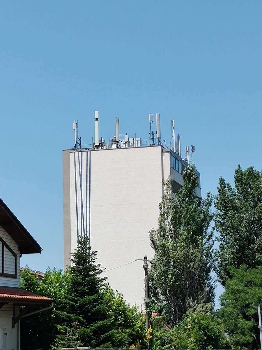 Hackoris's tweet image. Test de débit #RNCMobile 5G NSA de 10 sec. sur CPH2747 :
↓ 893.52 Mbps / ↑ 91.4 Mbps réalisé sur l'eNB 402205 à Pessac.
Antenne Free Mobile à 310 m de distance.