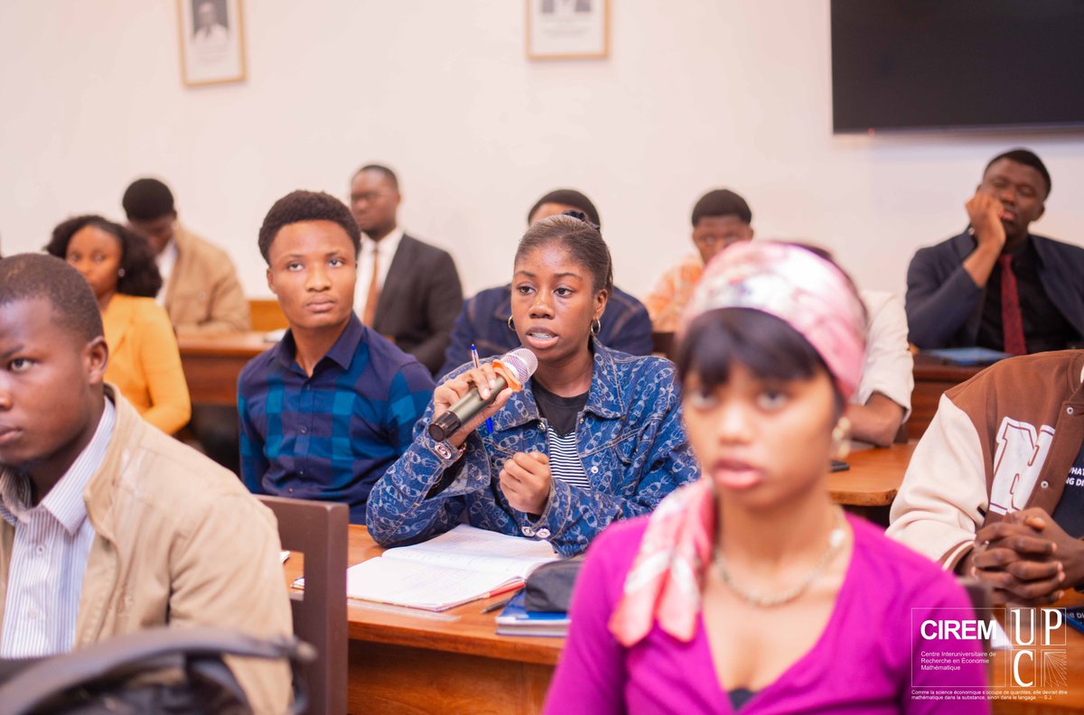 CIREMath's tweet image. L’Assistant Bien-Aimé Kiakisolako (~MPhil st University of Cambridge) a animé un bel atelier sur la topologie générale au bénéfice des étudiantes et étudiants affiliés au CIREM. 

Cet atelier a permis de montrer que la topologie n’est pas seulement une théorie abstraite,…