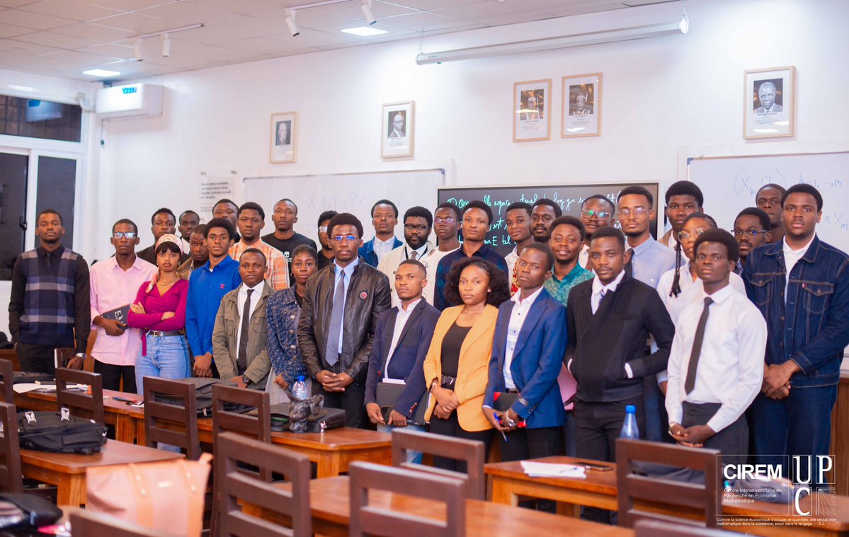 CIREMath's tweet image. L’Assistant Bien-Aimé Kiakisolako (~MPhil st University of Cambridge) a animé un bel atelier sur la topologie générale au bénéfice des étudiantes et étudiants affiliés au CIREM. 

Cet atelier a permis de montrer que la topologie n’est pas seulement une théorie abstraite,…