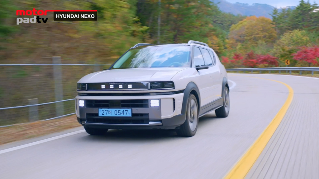 Motorpad's tweet image. Hyundai Nexo
youtu.be/rLEqAiwslNA

HYUNDAI NEXO
La strategia di elettrificazione #Hyundai punta sulla diversificazione e comprende vetture ibride, plug-in, elettriche per arrivare al vertice con i veicoli elettrici fuel cell alimentati ad idrogeno.

#automotive