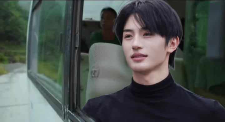 haesarma's tweet photo. #ZhangChi: "Isn't there a photo of #ZhaoLusi online? The one by the car window? I just imagine myself in that spot and stare out at the scenery. Hahaha, looking at the view."

Yaa gini lah maksudnya chichi 😂 https://t.co/JB32MayXMr