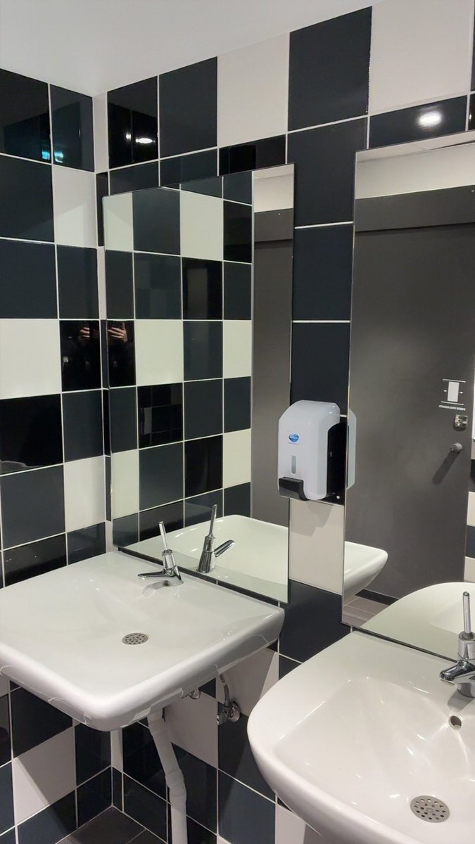 Cauchemar aux toilettes tweet media