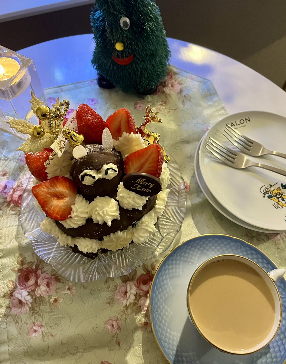 palmtree_616's tweet photo. クリスマスはたぬきケーキを作りました✌️ https://t.co/nC7GdmymYr