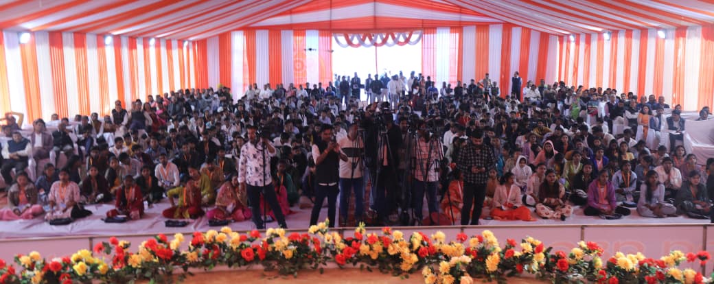 dpradhanbjp's tweet photo. ୧୯୮୩ ମସିହାରୁ ୨୦୨୫ ପର୍ଯ୍ୟନ୍ତ ଏହି ଯାତ୍ରା କେବଳ ମୋର ବ୍ୟକ୍ତିଗତ ସଫଳତା ନୁହେଁ, ବରଂ ଏହା ଏବିଭିପିର କାର୍ଯ୍ୟପଦ୍ଧତି ଏବଂ ବୈଚାରିକ ପ୍ରତିବଦ୍ଧତାର ଏକ ପ୍ରତିଫଳନ ।

ଭାରତବର୍ଷରେ ଏବିଭିପି ଗଠନର ୭୬ ବର୍ଷ ପୂରଣ ହୋଇଥିବାବେଳେ ଓଡ଼ିଶାର ସାମାଜିକ ଜୀବନରେ ଏହା ଏକ ଗଭୀର ପ୍ରଭାବ ପକାଇଛି । ସ୍ୱାଧୀନତା ପରବର୍ତ୍ତୀ ଭାରତରେ ୧୯୪୯ ମସିହାରୁ କାର୍ଯ୍ୟରତ ଏବିଭିପି ଏକ ସର୍ବଶ୍ରେଷ୍ଠ 'ମୁକ୍ତ ବିଶ୍ୱବିଦ୍ୟାଳୟ' ଭାବେ ବୈଚାରିକ ସ୍ପଷ୍ଟତାକୁ ନେଇ ସଫଳ ନେତୃତ୍ୱ ଗଠନ କରିବା ସଙ୍ଗେସଙ୍ଗେ ଏକ ବୃହତ ଓ ଯୁବ ଆନ୍ଦୋଳନ ସୃଷ୍ଟି କରିପାରିଛି ।