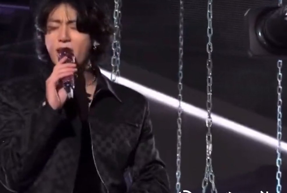 TaeKook_Radio's tweet image. Thank you @KXFM_ for playing #ZeroOClock  by #BTS  this morning on the @TheDropSound with @RandiLavik #Taecember

#TKRadio ✨️💚💜🎁🫰🫶
#HappyBirthdayTaehyung #V