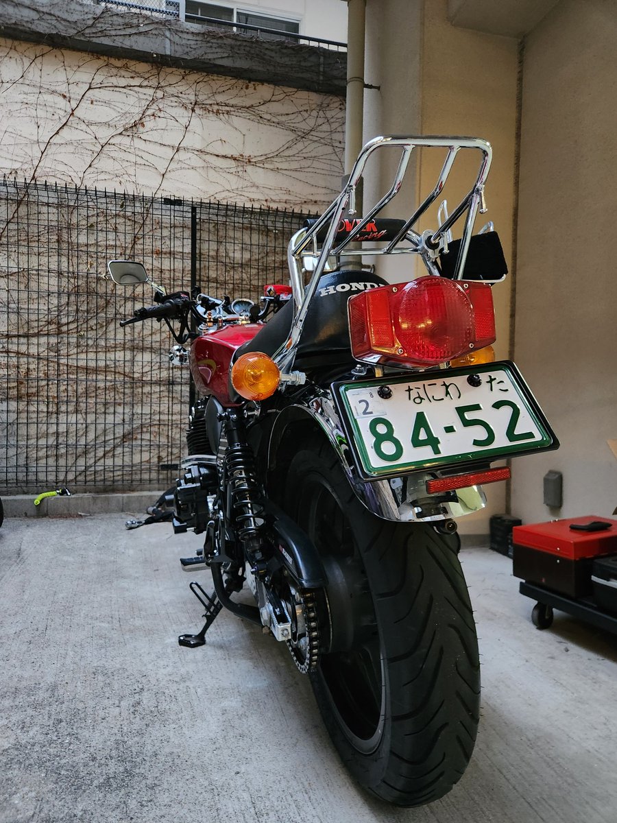 cb1100  車検一年残り 穴空けせずに まあまあ上手い事付いたんちゃうかなー😚👍 このまま車検