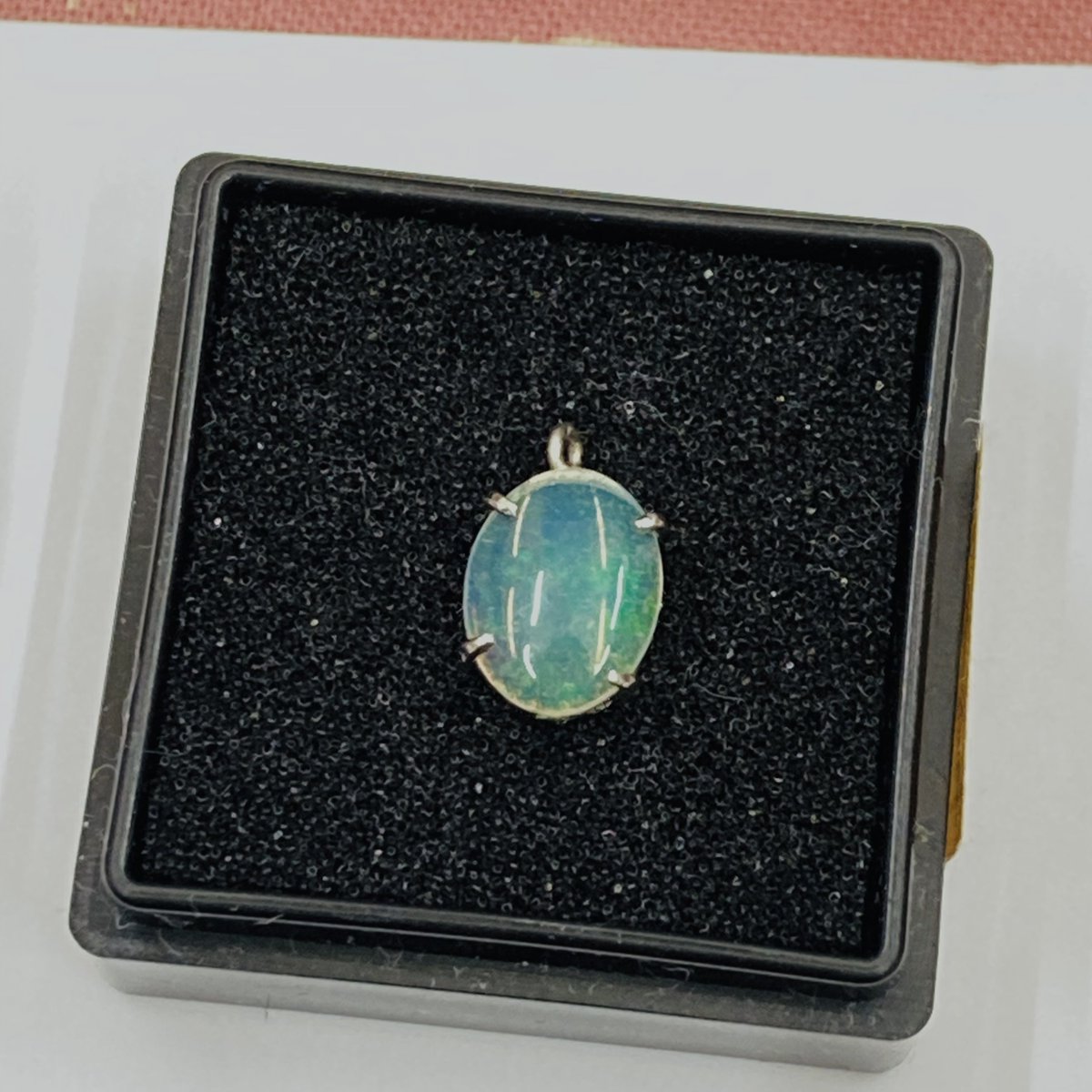 ❤ 9.91㌌　✨✨オパール✨✨ このオパールめっちゃ色変わる。