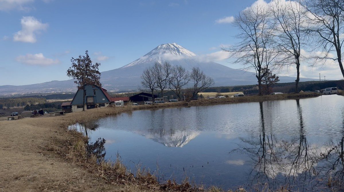 2年ぶりのふもとっぱらへ再訪して
雄大な富士山を眺めながら〜
ソロキャンパー憧れの
丸鶏ローストチキンを
ダッチオーブンで
初めて焼き上げました

関連動画はこちらから
youtu.be/_WeRnSWffzo?si…

#ソロキャンプ
#キャンプ飯
#ローストチキン
