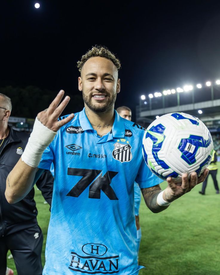 Brezilyalı yıldız futbolcu Neymar, menajerler aracılığıyla Trabzonspor’a önerildi.