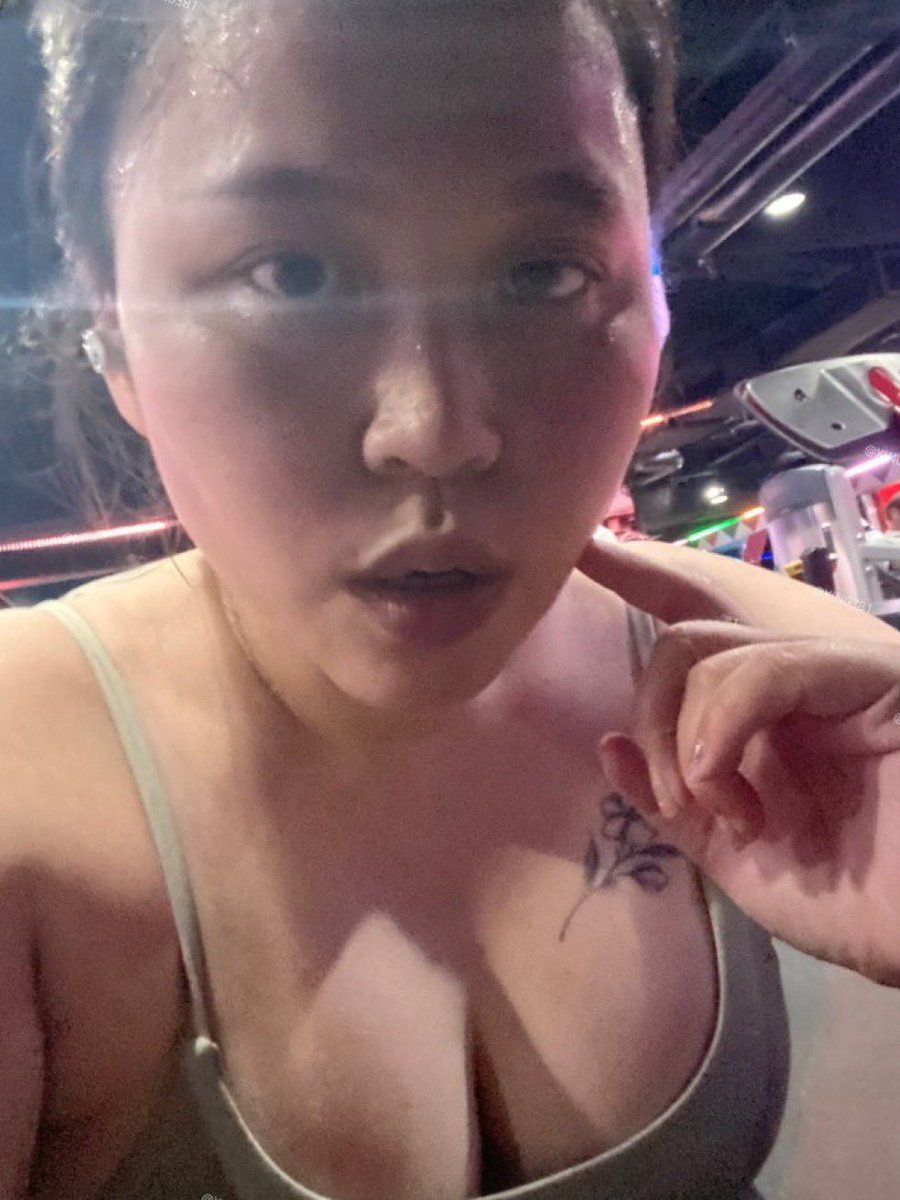 kell_lin112's tweet image. 剛剛滑手機突然想到我還有這個程式🤣
消失這麼久不知道各位還記不記得我～～

附上一張剛運動完的美人🥰