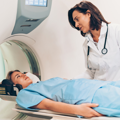 LMPositif's tweet image. 🇦🇺 Des tumeurs gelées sans chirurgie ! En Australie, un hôpital innove avec la cryoablation guidée par IRM, qui détruit les cellules cancéreuses tout en préservant les tissus sains. Les patients sortent dans les 24 heures et sans douleur. Les premiers succès concernent les…