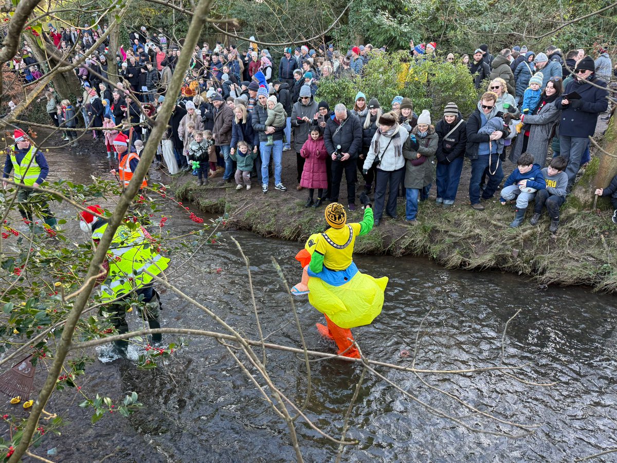 justineclaire75's tweet image. Great Day @kenilworthlions Duck Race #BoxingDay tradition! Sadly my ducks didn't win!