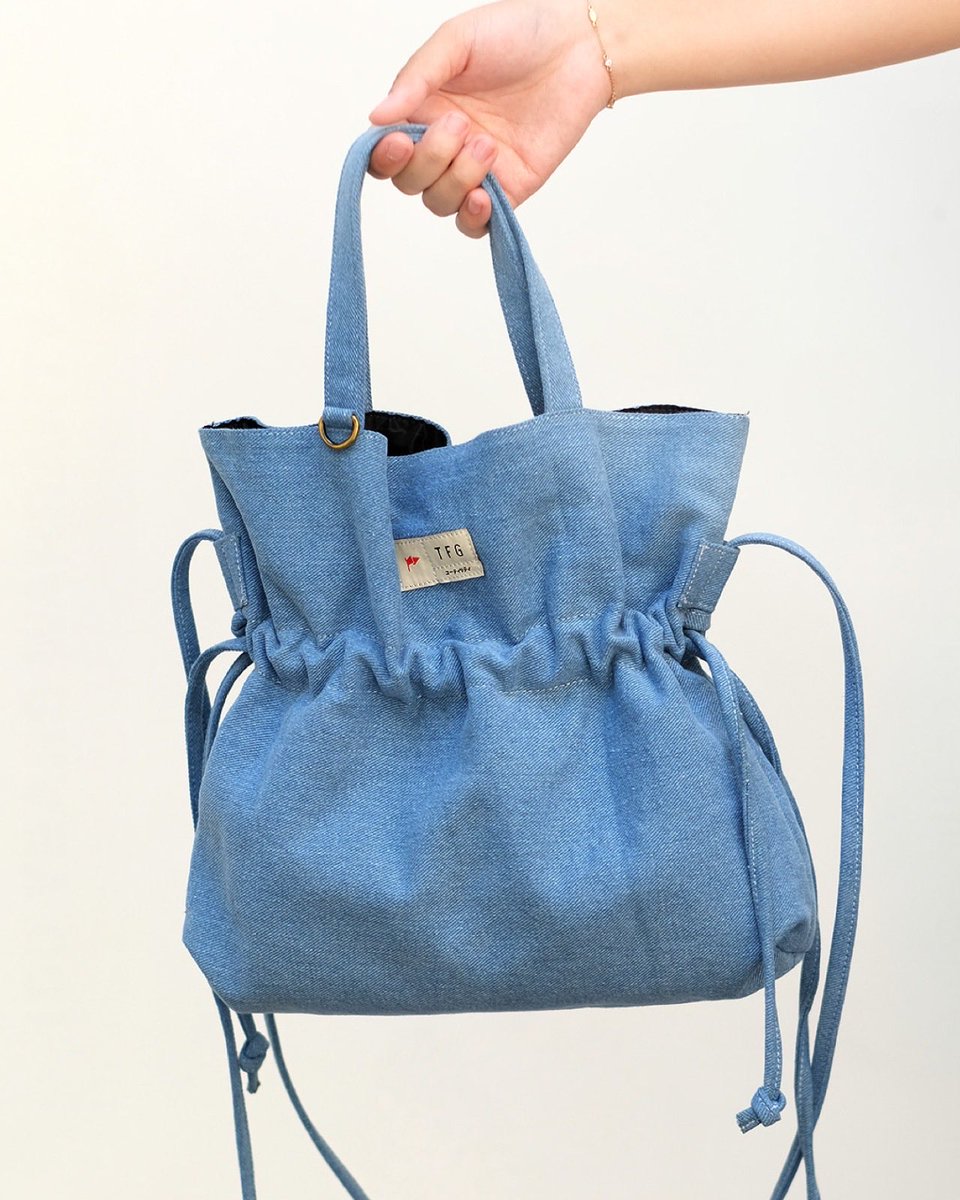 Shanghai Shoulder Bag 💙
Lightweight, spacious, and easy to carry anywhere.
Your everyday essential. 

#TFG #TFGOnTheGo #TFGbag #DailyEssential #TFGstyle #EverydayCarry #SleekDesign #ModernMinimalist #StayChic #FunctionalFashion #StyleStaple #OnTheGo #Shoulderbag