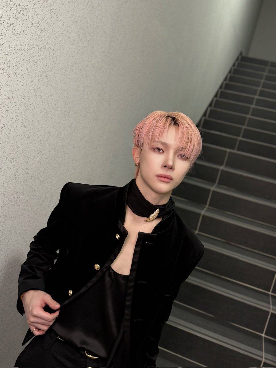 🌐 [WEVERSE] 251227 #NICHOLAS Post 🍓— 1/2👇 