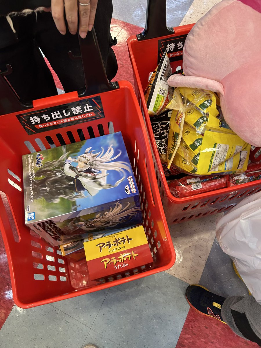 Takky3060t's tweet photo. 従兄弟とクレーン横丁 極行ってきた！
ウマ娘もコンプ出来て満足！
 #クレーンゲーム  #ウマ娘  #UFOCATCHER https://t.co/bo0sYwbRIQ
