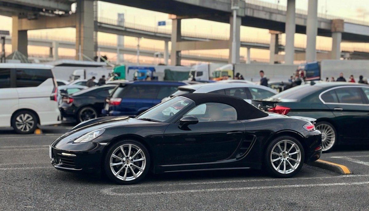 OBUNGUBMW's tweet photo. 本日、718 Boxster 納車されました！！！🥹✨
ずっと憧れてたメーカーでまだ夢みたい😭💕
早速首都高上がったけどハンドリング最高すぎ🥺
これから大事に乗り倒します！！
ポルシェ乗りの皆さん、よろしくお願いします🙇‍♂️
#718Boxster  #ポルシェ #納車  #車好きと繋がりたい #ポルシェ乗りと繋がりたい https://t.co/InDCAqn5vw