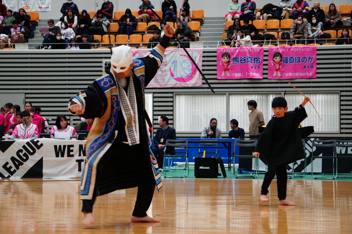 ArtemisHokkaido's tweet image. 本日、会場で圧巻のパフォーマンスを披露していただいたChazさん＆Chimさん、会場を盛り上げていただきありがとうございました🔥🙇‍♀️ 

Chazさんプロフィールはこちら👇
釧路市在住。
2024 年 12 月よりムックリ製作所「ウンクル」を営む。 現代ムックリの職人であり、演奏家・舞踊家。

120…