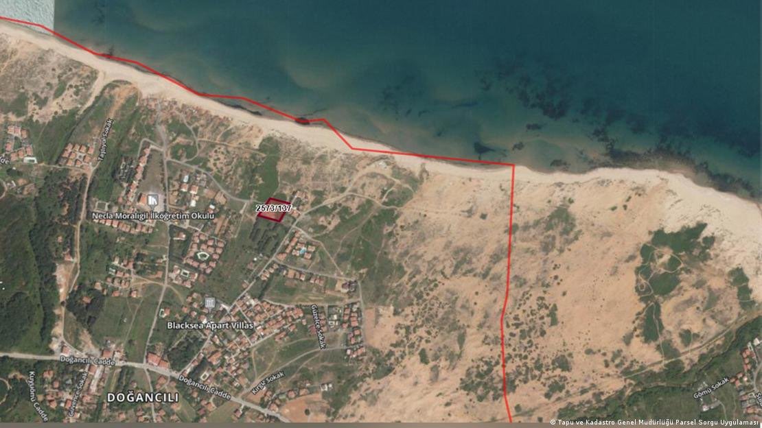 Sahte e-imza üreten bir çetenin Kültür ve Turizm Bakanlığı'nın sistemine girdiği ve Şile'de değeri 22 milyon TL olan bir kamu arazisinin 5 milyon TL'ye devrine ilişkin sahte belge üreterek tapuya devir talimatı gönderdiği ortaya çıktı.

Yapılan incelemede çetenin toplam 20 kamu