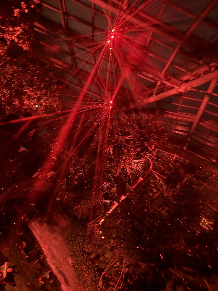 Ando_Yuuya's tweet photo. 思ってた以上によかった！
#LightCycles #京都府立植物園 https://t.co/wnEjVw9YjX
