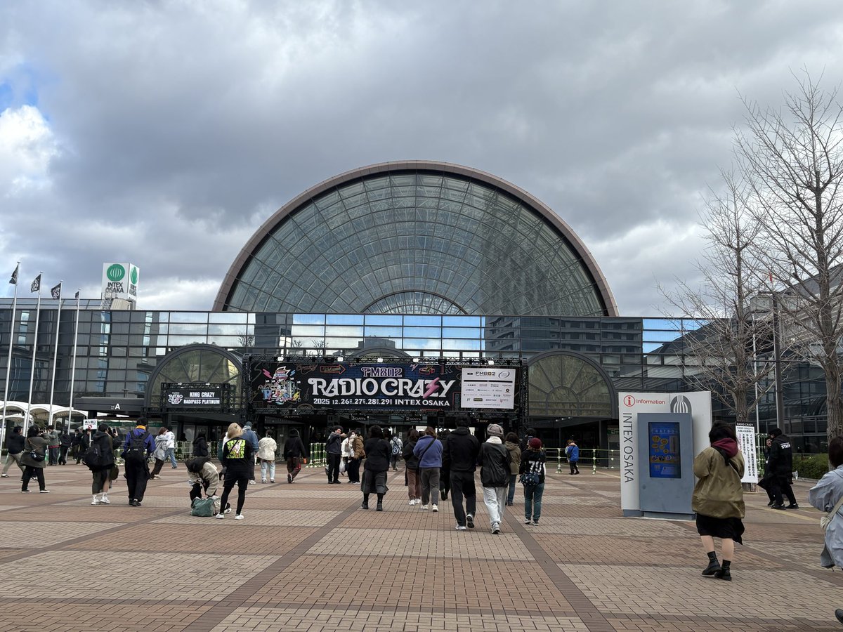 Mocchi_pai's tweet photo. 1日ズレですが
オオカミ納🐺でした
本命🐺ステージはもみくちゃで低身長の人権皆無でタナパイは0,5㍉しかみえなかったけど楽しかった！ワンマン行きたーい
今年はレディクレ4days通しで通います🤪
体力的にも心配やけど💦
あと残りの日程も全力で音楽まみれの年末をたのしむー(*•̀ㅂ•́)و✧ https://t.co/aXFe90pl9Y