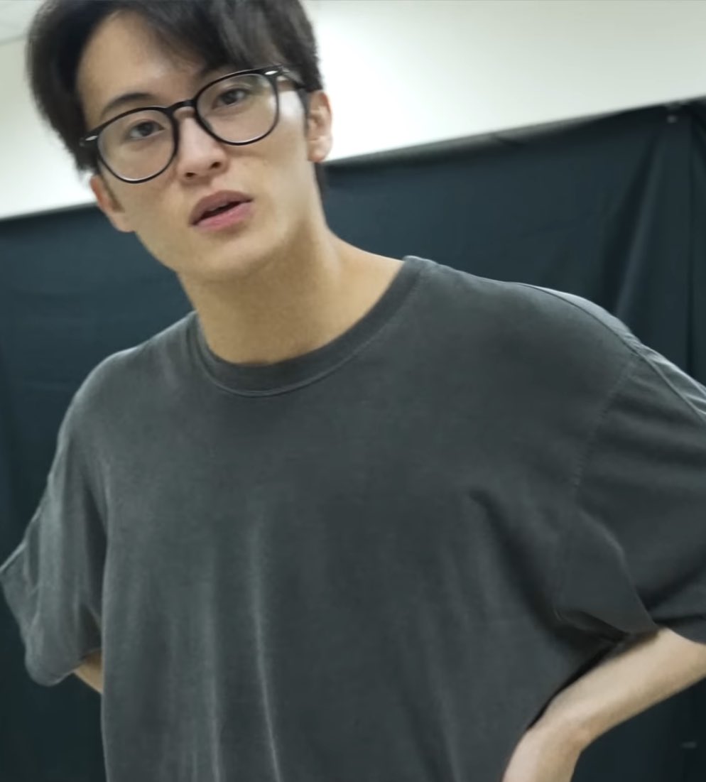 remermarkram's tweet image. พี่ม้าค ถาปัต เข้ามอตอนเช้า แต่เพิ่งตัดโมเสร็จตอนตีห้า