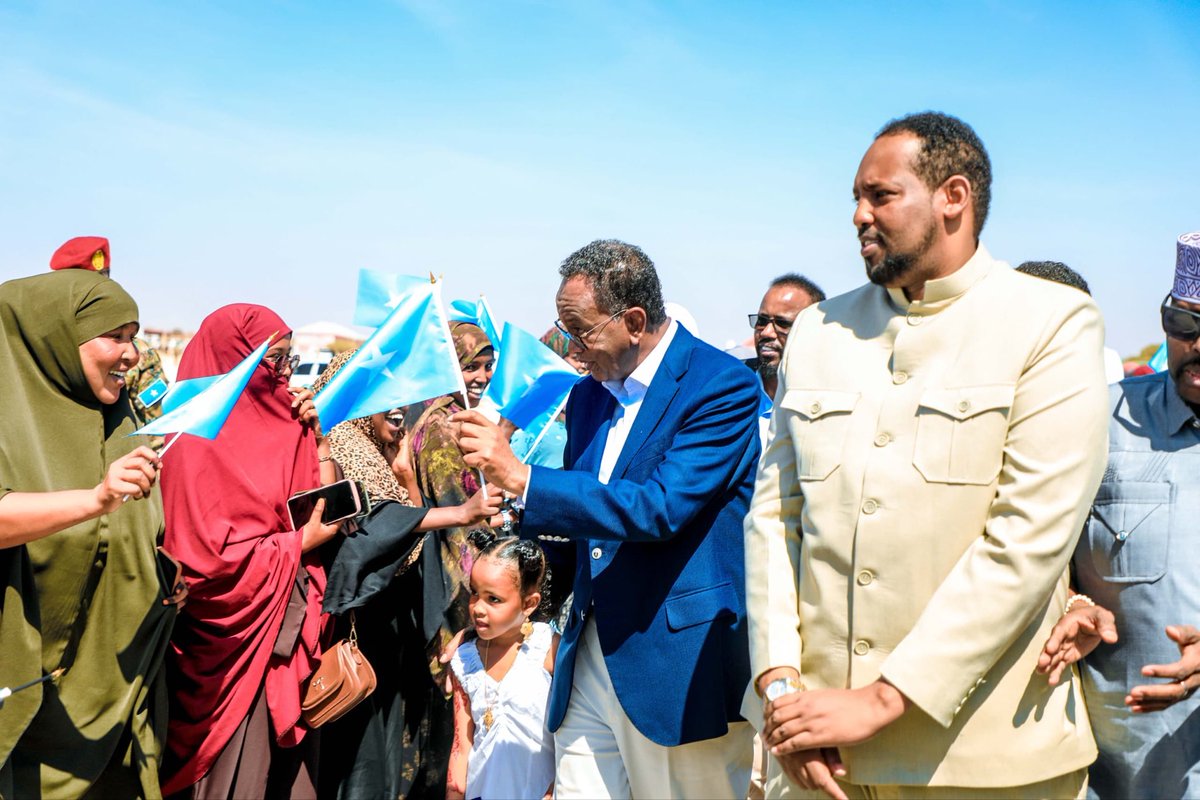 Guddoomiyaha Midowga Haybab Qaran Mudane <a href="/AbdiShirdoon/">Abdi Farah Shirdon</a> ayaa soo gaaray magaalada Dhuusamareeb, waxaana Garoonka kusoo dhaweeyay Madaxweyne Kuxigeenka Galmudug Mudane Cali Daahir Ciid.