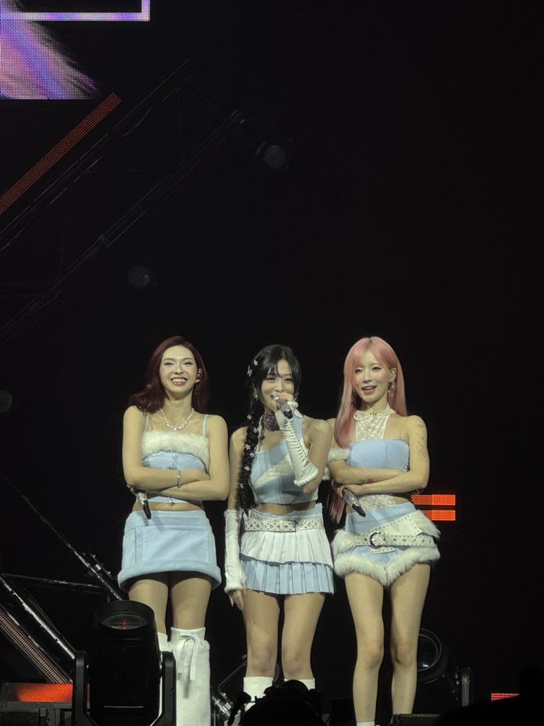 🤍🤍

 #LOVEMONSTERSinBKK_D1 
#CHIQUITA #AHYEON #ASA