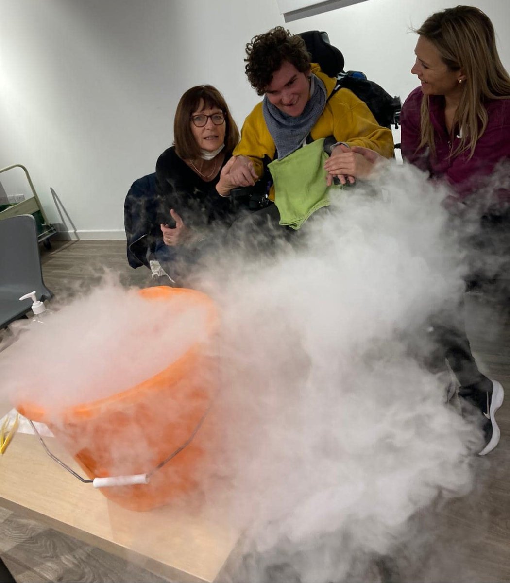 One of our proudest milestones this year 💙
Calm, sensory-friendly science sessions designed so EVERY pupil can take part.
Thank you to the incredible SEND schools who welcomed us in 2025.
Can’t wait to see more pupils in 2026.