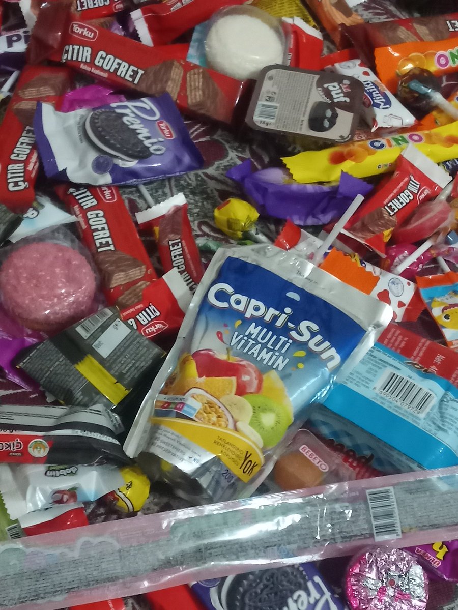 Babama gösterdim,ikram ettim.
Hiç utanmadin mi toplarken dedi yo baba utanmadim