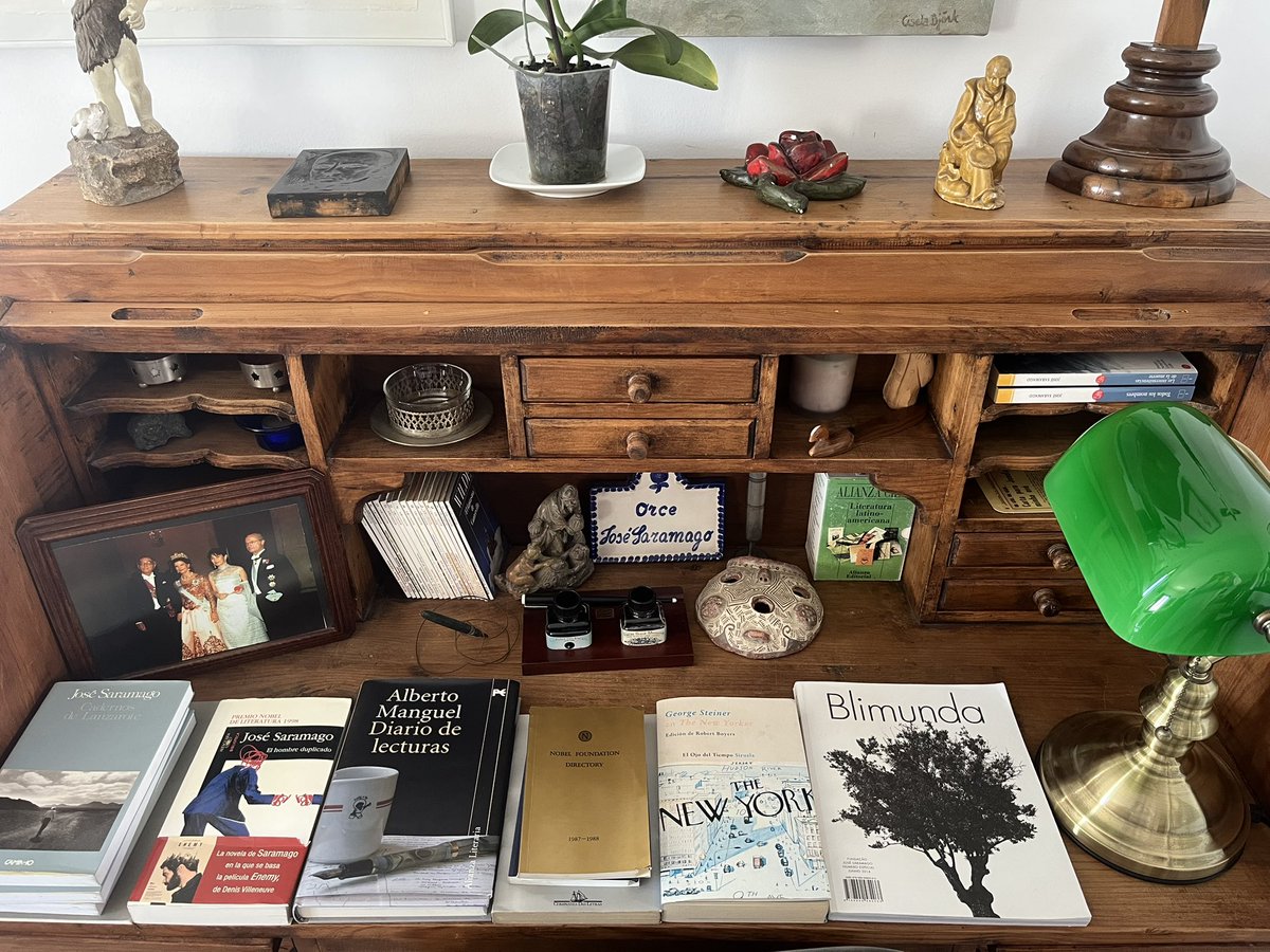 jorgecarrion21's tweet photo. En la casa de José Saramago y @delRioPilar en Lanzarote, con sus dos estudios-biblioteca, donde el escritor dejó de lado la escultura para escribir la piedra y exploró la parábola, el mito y la ciencia ficción. https://t.co/5FTQc7lb1U