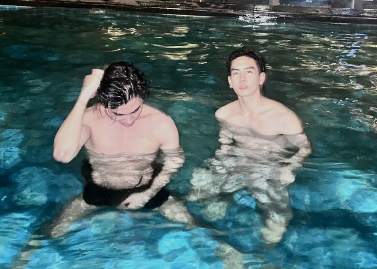 2001_jasm's tweet photo. อันนี้กุก็ให้ คนอื่นเขาอยู่ข้างในปาร์ตี้ร้องเพลง เต้นกันแต่คู่นี้เขาพากันมาสวีทว่ายน้ำกันอยู่สองคน ถ้าไม่มีใครมาเจอก็ไม่รู้ว่าคนเป็นแฟนกันเขาอยู่ไหน ถ้าเจมีไนน์ไม่มาเจอรูปนี้จะได้ลงป่ะ 555555 เขินว่ะ 🫠🫠🫠🫠🫠🫠🫠🫠🫠🫠🫠🫠🫠🫠🫠🫠🫠🫠🫠🫠🫠🫠🫠🫠🫠🫠🫠🫠🫠🫠🫠🫠🫠🫠🫠🫠🫠🫠 https://t.co/bqbhyIaXKd