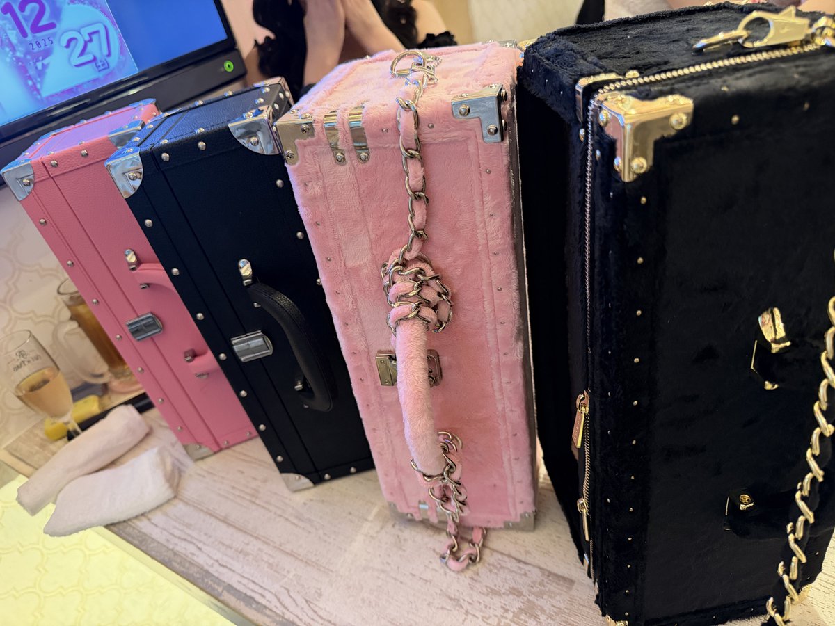 ブラックピンク