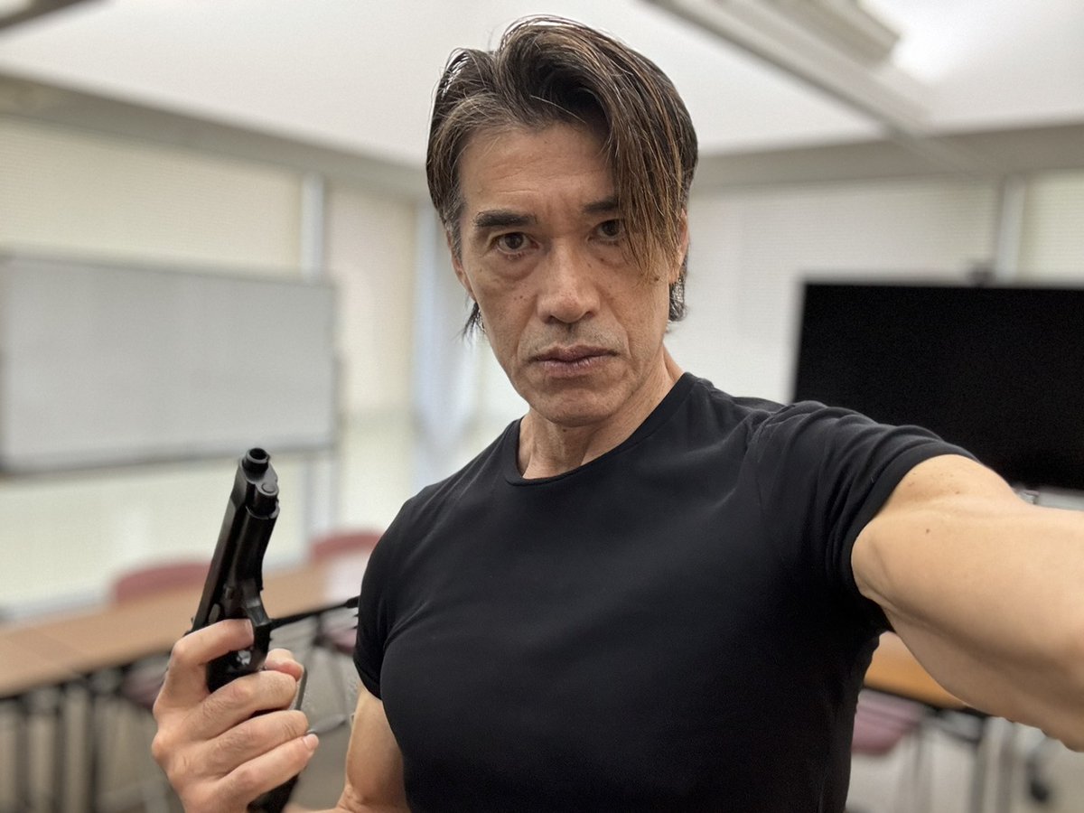 masaru_matsuda's tweet photo. 明日は年内最後の芝居納め！
年末の忙しい中お越し頂くお客さん方の為にも、この1年の感謝の気持ちを込めて思い切り演じさせて頂きます！
全てを出し切るぞ〜！
#松田優 #ワイルドシング #俳優 #バンニャライブ #deelee https://t.co/poNKFQTOpM