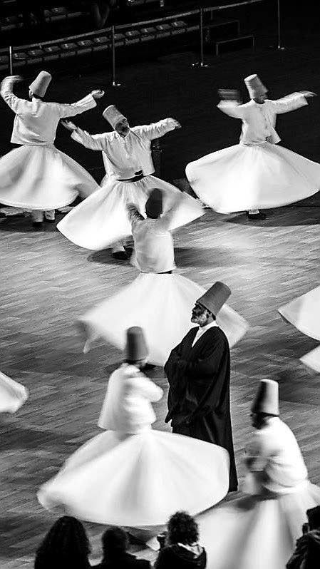 لا تبحث عن السلام خارجك، فالذي في الخارج ظلّ لما في الداخل. 

نقِّ الداخل، وسيتبعك العالم كما يتبع الظلّ الجسد. 

— جلال الدين الرومي