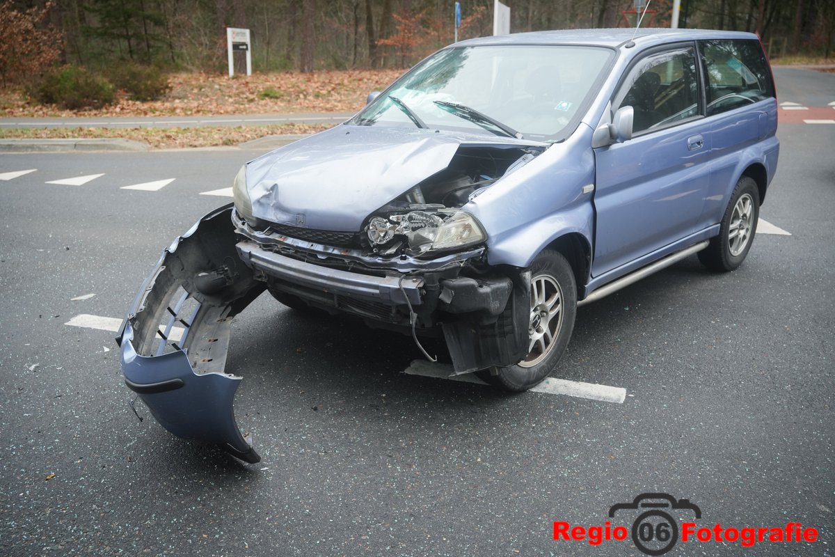 Flinke schade na ongeval op de Kootwijkerweg Uddel