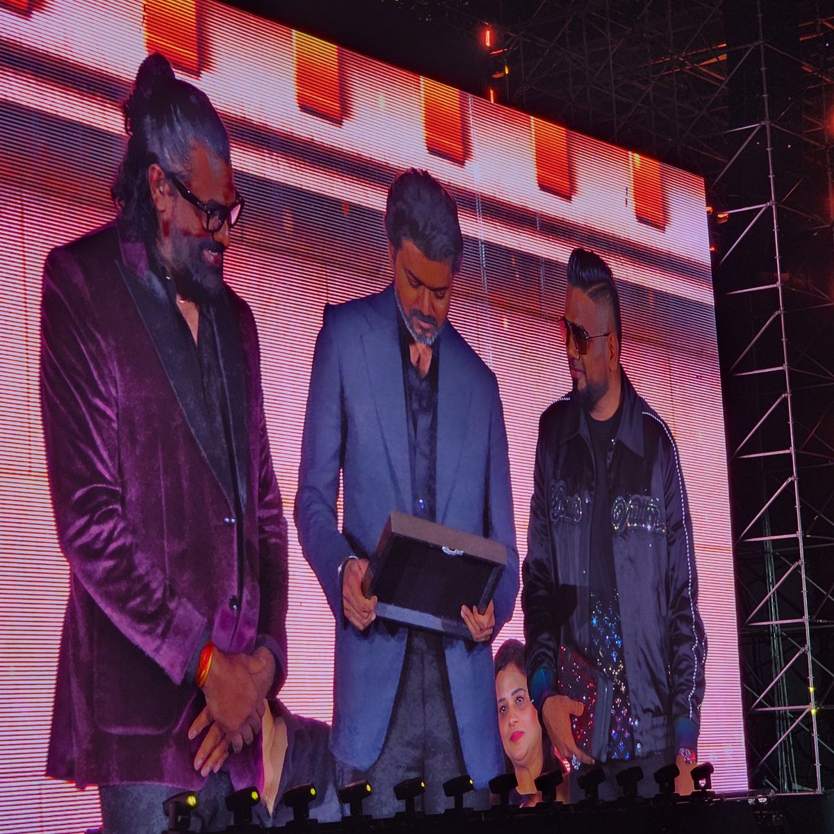 #ThalapathyThiruvizha officially enters the MALAYSIAN BOOK OF RECORDS with Highest Number of attendees for an event in Malaysia #ThalapathyThiruvizha