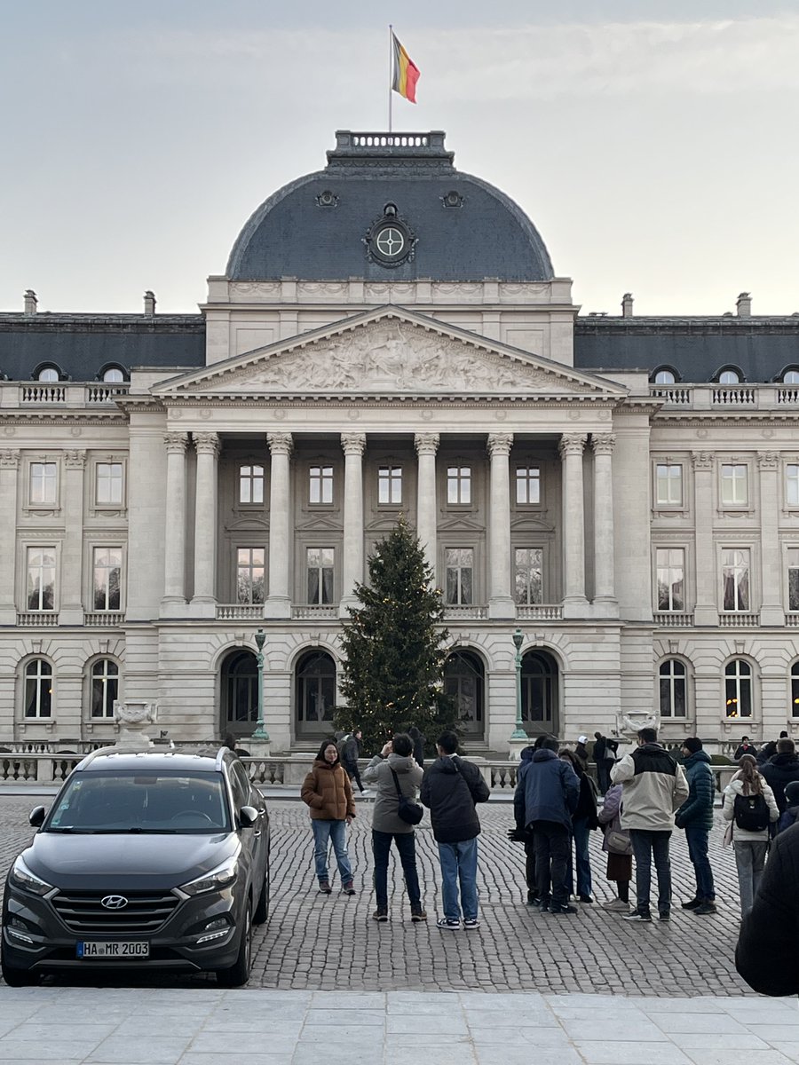 AlfonsMathieu's tweet image. Gisteren was hij thuis.  Ik niet. Dat laatste is niet altijd zo duidelijk voor de buren.