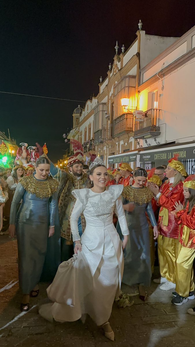 Nuestro Grupo Joven, que desde hace tiempo viene organizando este gran día, solo tiene palabras de agradecimiento a tantas y tantas personas, que de alguna manera u otra, han colaborado con nuestro Cartero Real.