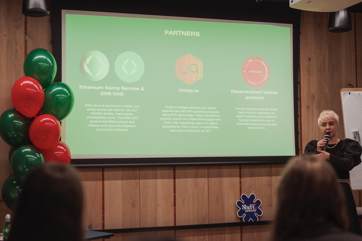 Uniqly_io's tweet photo. Another phygital collaboration with @shefiorg via @shefi_warsaw, this time in a truly festive, holiday atmosphere ✨🎄

Uniqly Phygitals help brands stay connected with their community while adding extra engagement and fun. 

Ready to add something unique to your next event? https://t.co/zULzKP0F0e