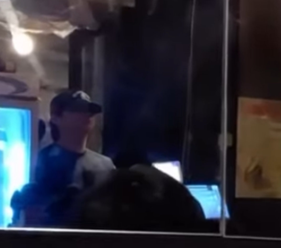 냉장고 옆에 냉장고만한 준떵...