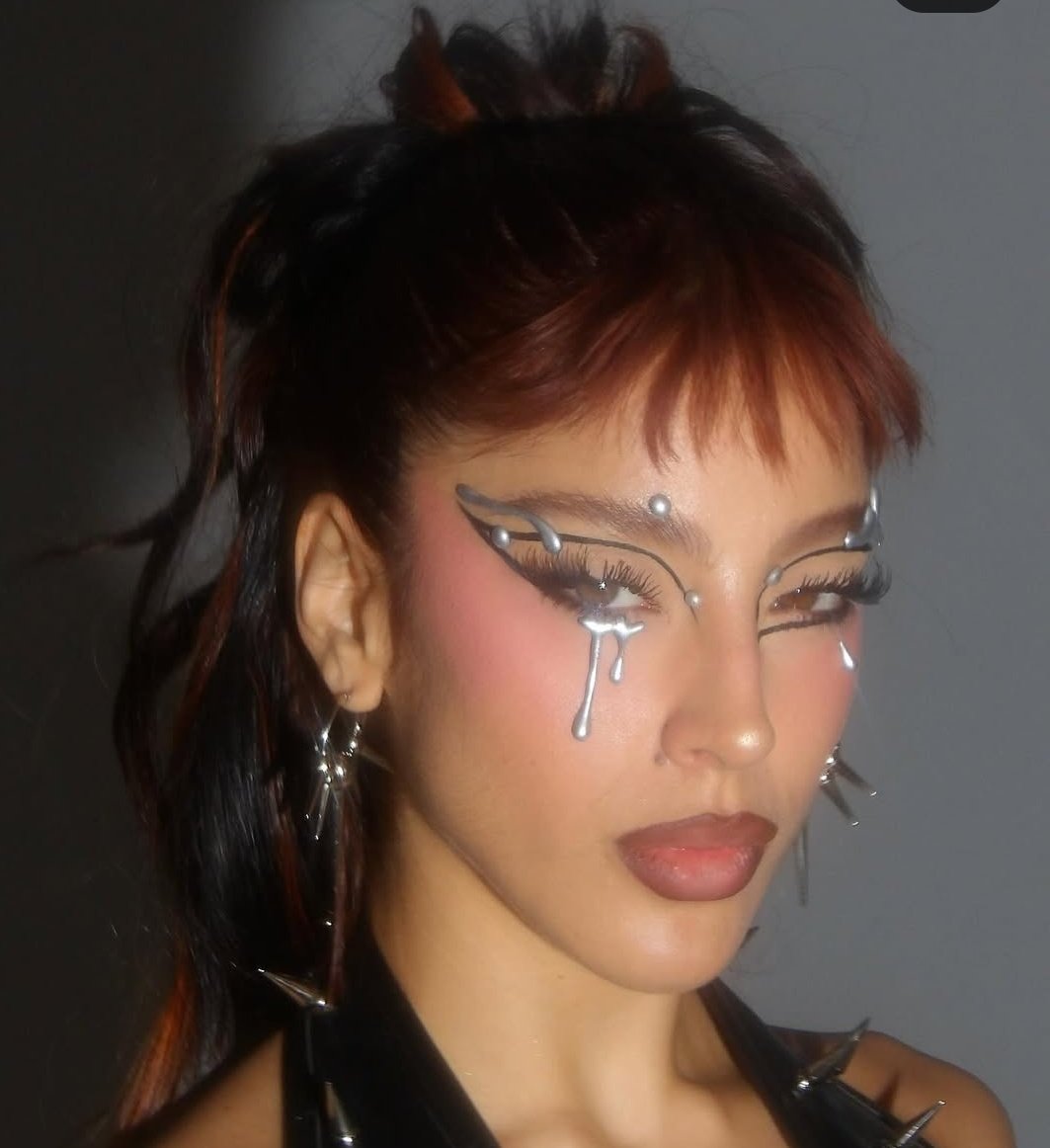 Amo el flequillo de la belus pensando hace añares si robarselo y hacermelo