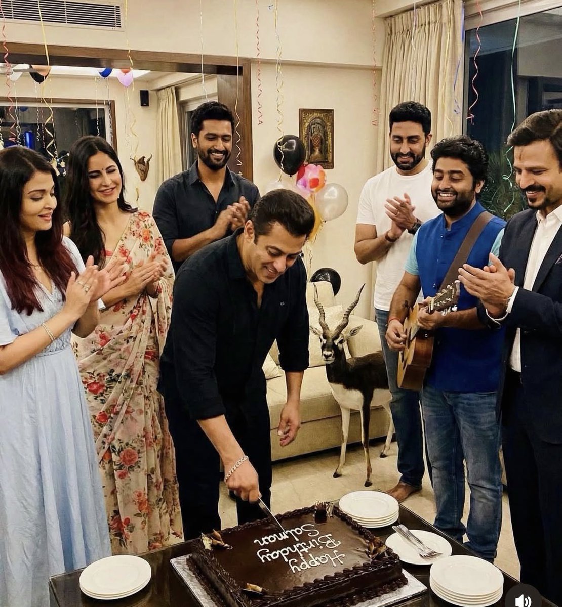 सोचो अगर सलमान खान का बर्थडे इस तरह मान जाए तो क्या ही बात हो जाए 
 Happy birthday Salman Khan 
#SalmanKhan
#BattleOfGalwanTeaser
#ThalapathyThiruvizha