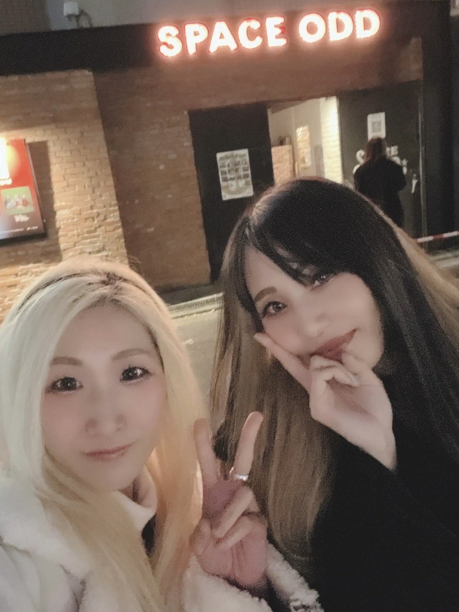 本日はギター隊会議のあと、渋谷SPACE ODDへAURAさんのライブを見に