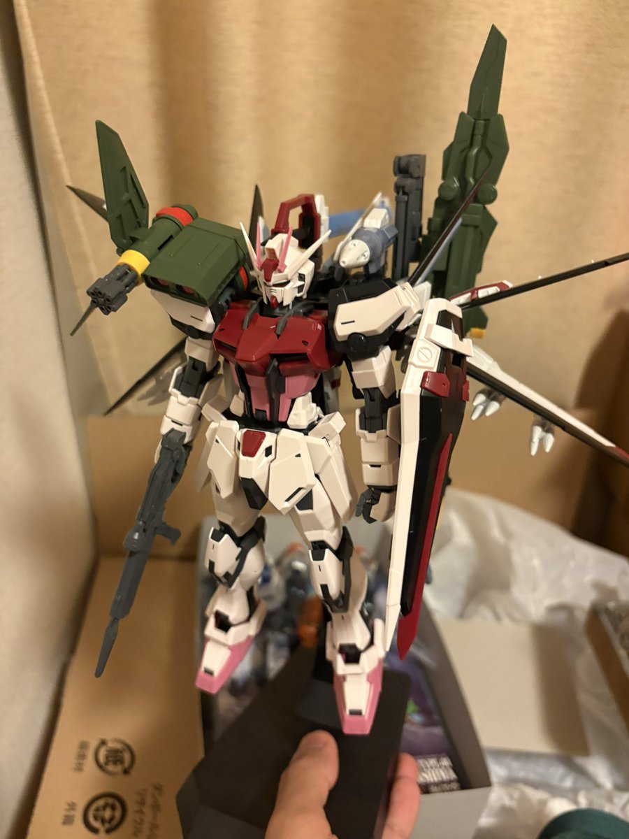 LABOnoLABO's tweet image. #ガンプラ好きな人たちと繋がりたい 
mgオオトリルージュ作ったはいいものの拡張性が高すぎて到底バッテリー機には荷が重すぎる(物理)ことをさせて遊んでる