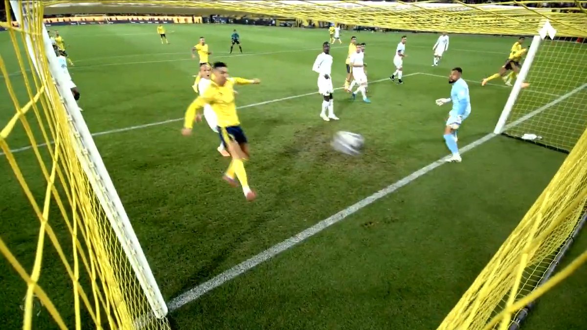 رونالدو ينفرد بالكرة ويمنح النصر الهدف الأول في المباراة 