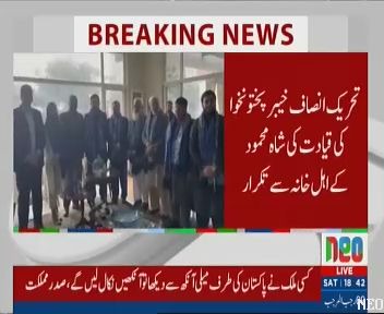 SabirMehmood26's tweet image. حکومت پنجاب نے کوٹ لکھپت جیل میں پی ٹی آئی کے لوگوں سے ملنے کی اجازت دے دی تھی مگر شاہ محمود قریشی سمیت دیگر قید پی ٹی آئی کے لوگوں نے ملاقات سے انکار کر دیا تھا وجہ اب میڈیا پر بھی آ چکی ہے شہر بانو قریشی اور زین قریشی نے سہیل آفریدی کی شیرو والی کی ہے۔