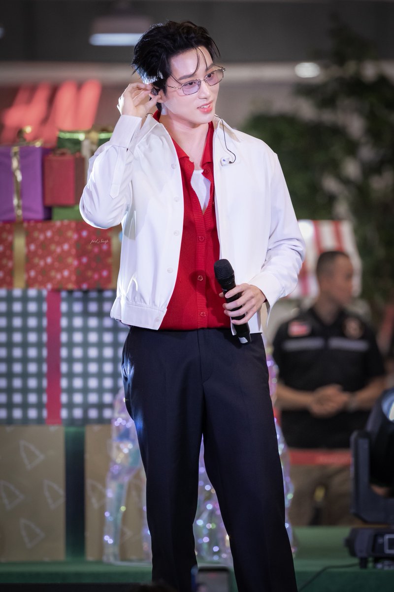 prd_Snap's tweet image. 251227 |

ผู้คนหลากหลาย but baby you look so shine ~ 

&amp;lt; @EstRvp &amp;gt;

EST AT GATEWAY BANGSUE 

#GiveAHugGiveAMiraclexEST
#est_rvp
